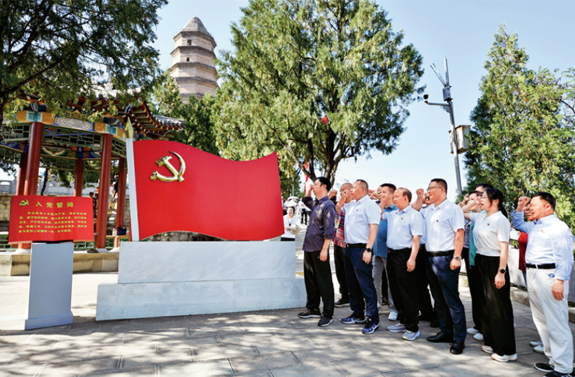 《求是》杂志编辑部：在不断解决大党独有难题中彰显大党优势