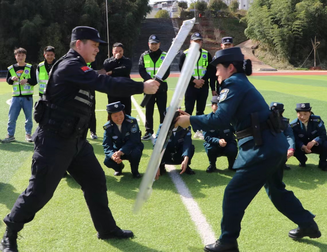 秦古镇中心学校：强技能 保平安