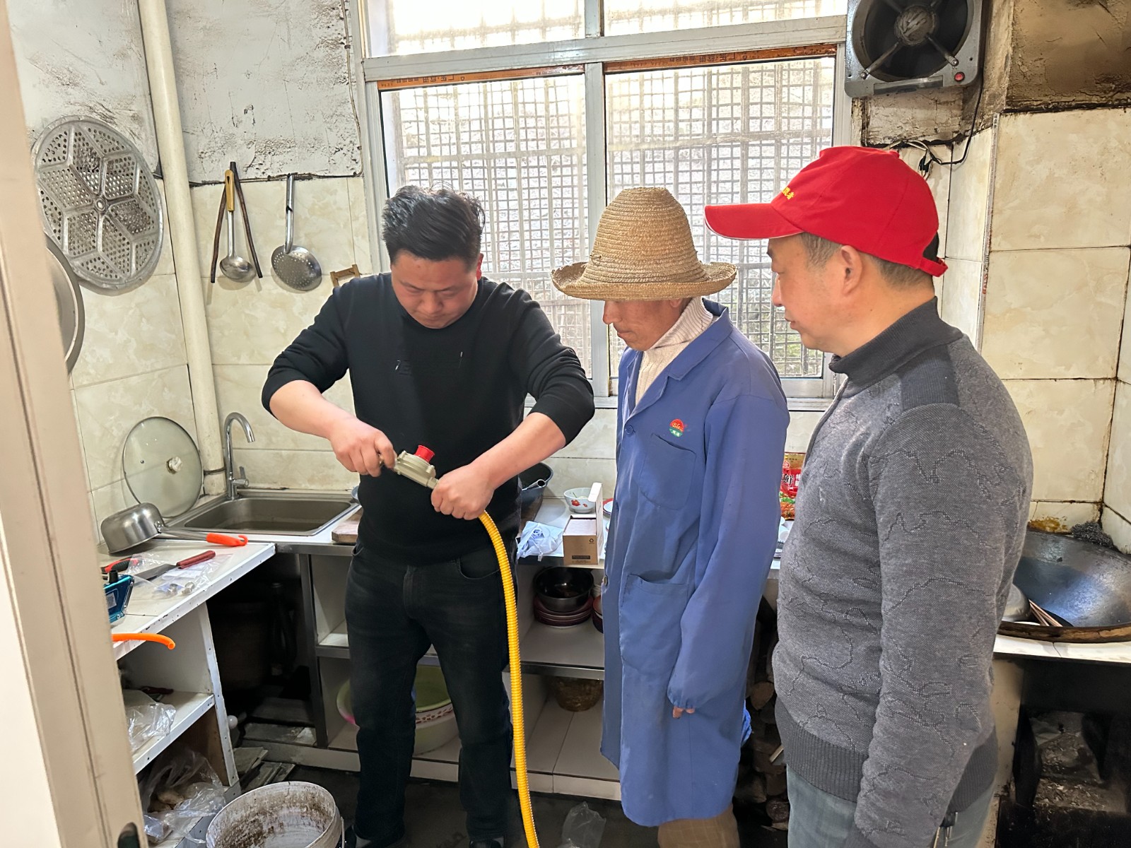 安好燃气“三件套”　为民上把“放心锁”