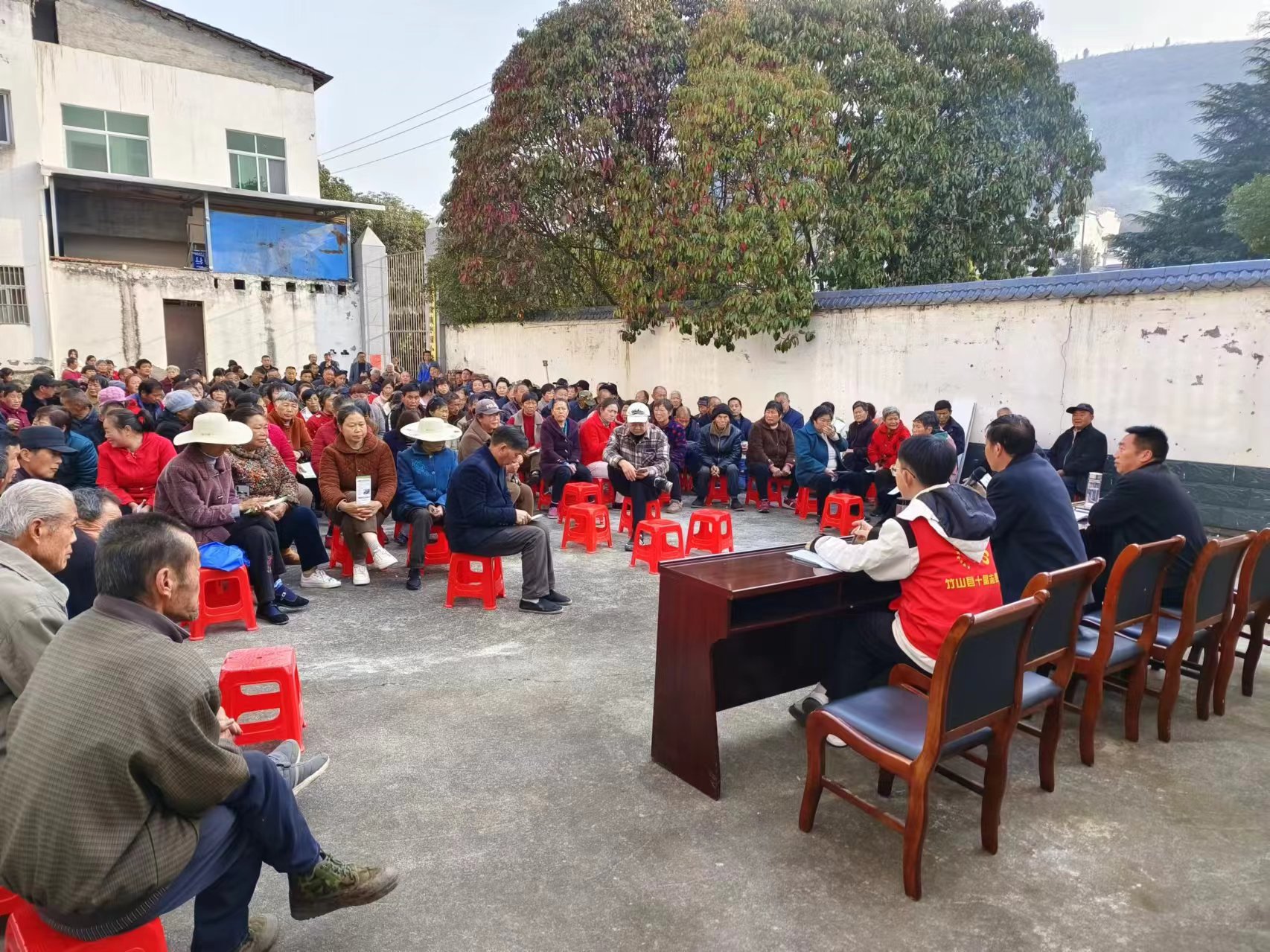 擂鼓镇枣园村：开好群众会 架起连心桥