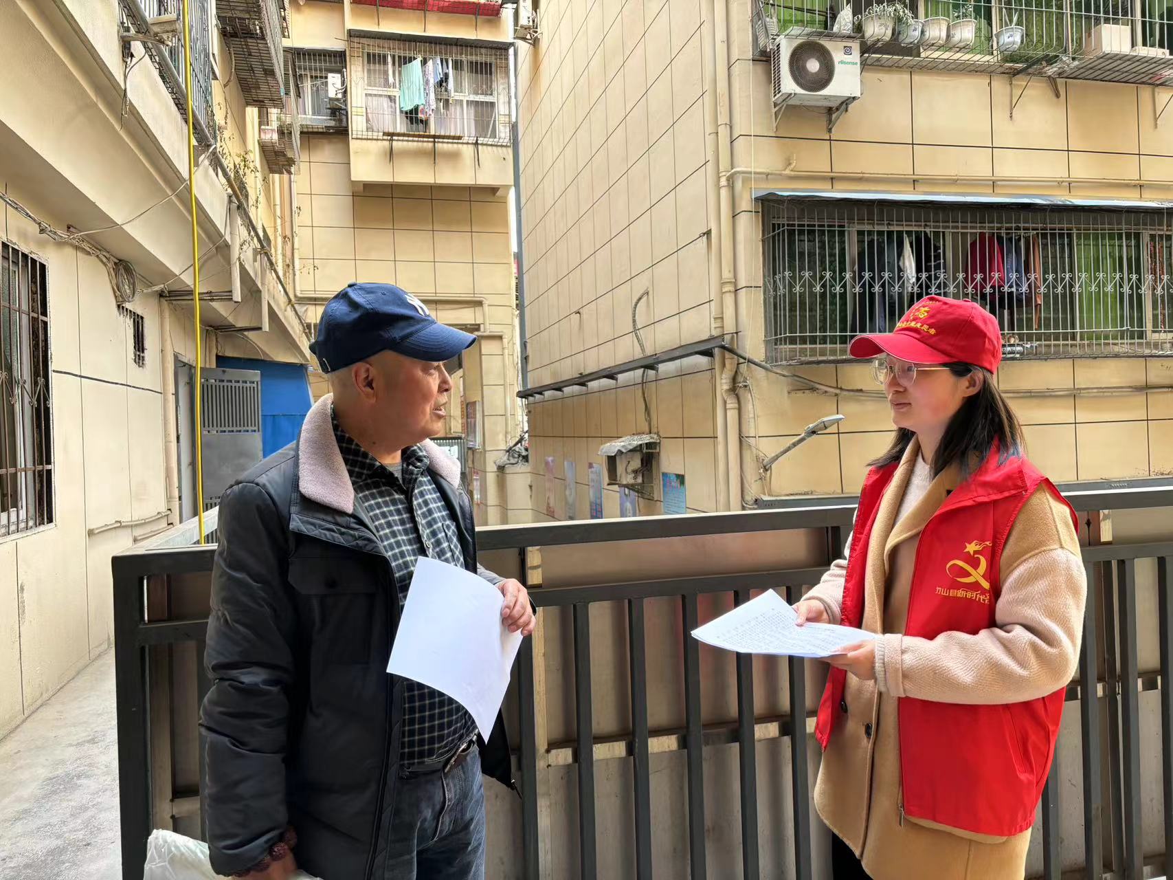 县人才服务中心：传承雷锋精神　践行文明新风