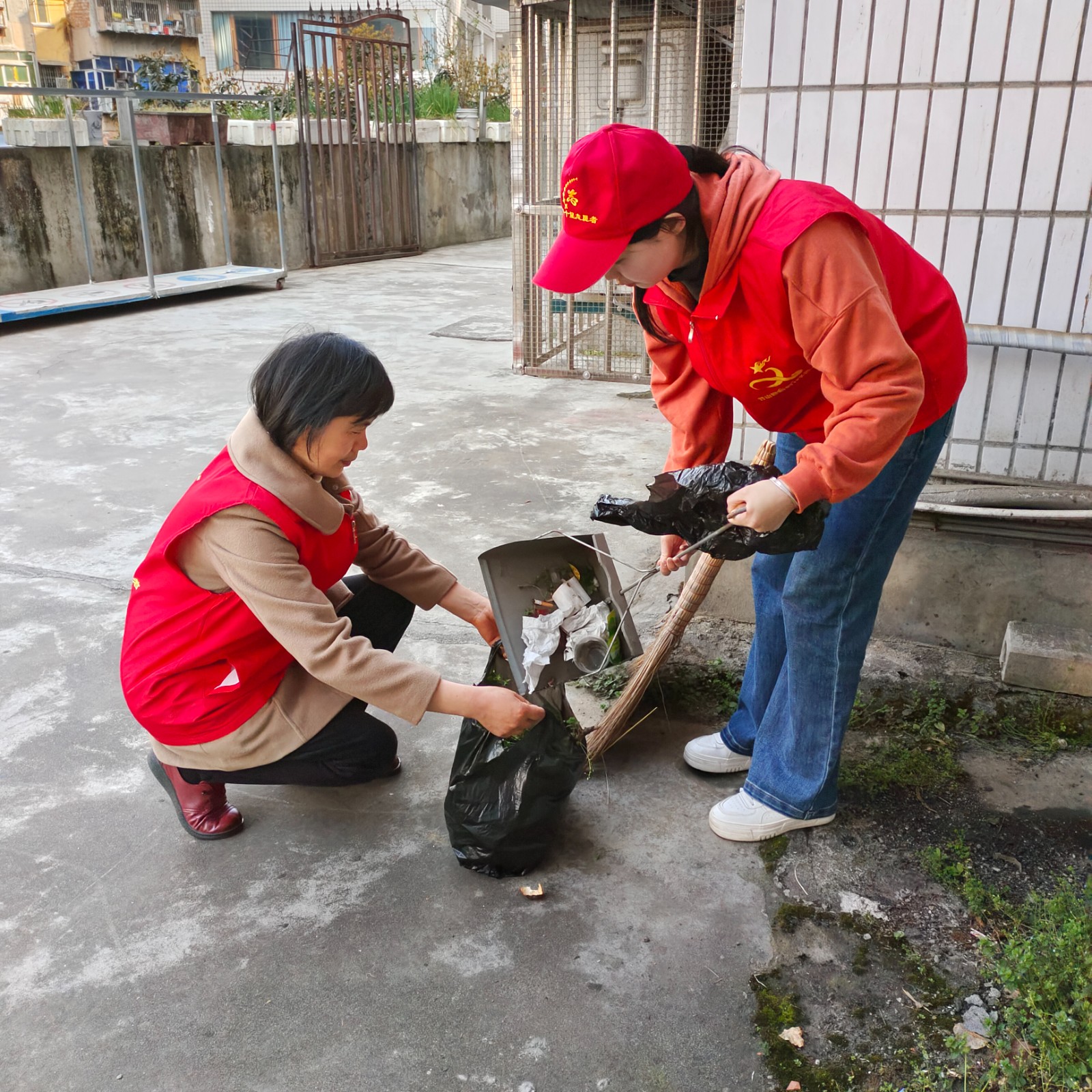 县移民服务中心：践行绿色低碳在行动
