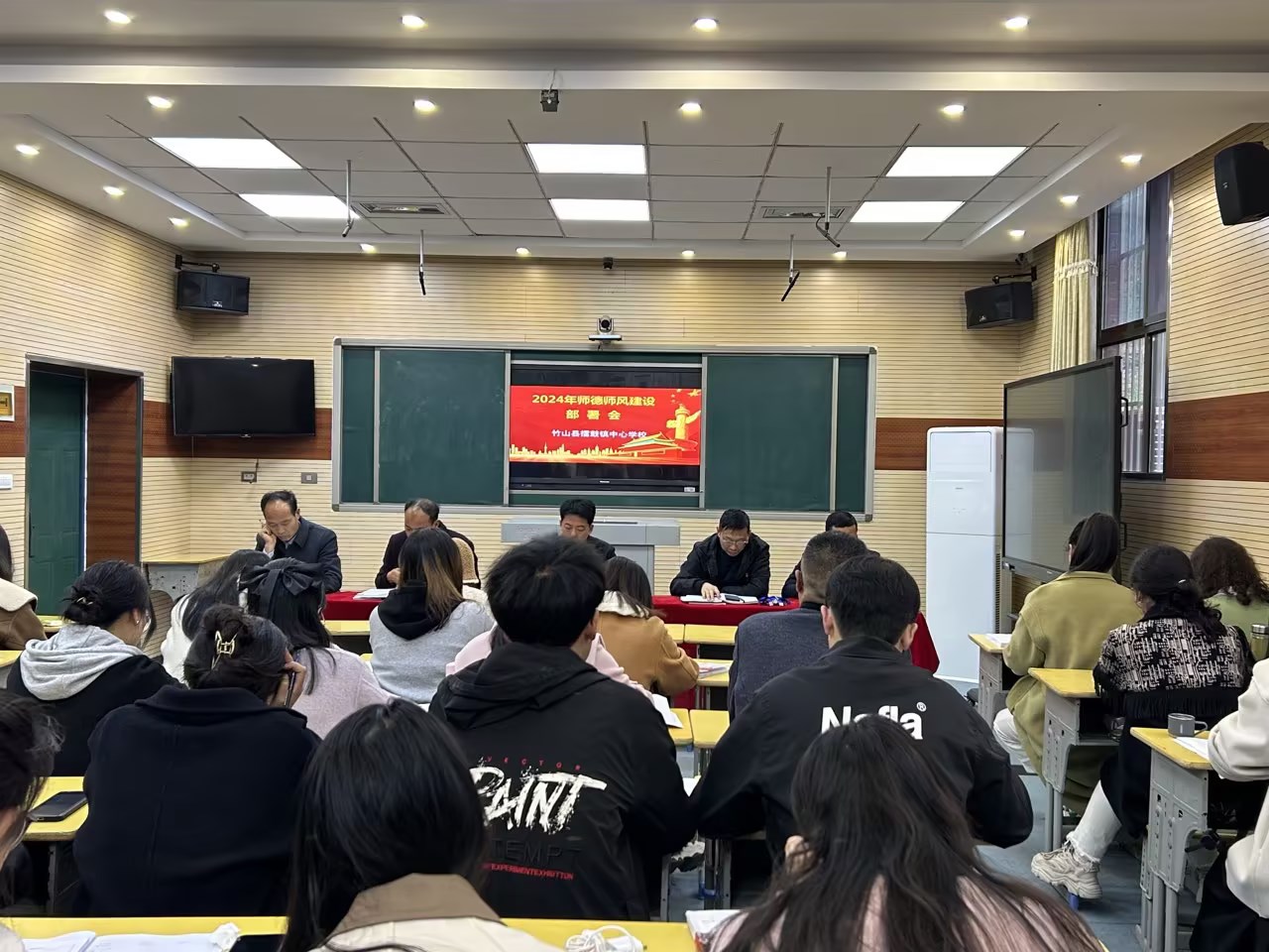 擂鼓中学：规范职业行为   筑牢师德底线