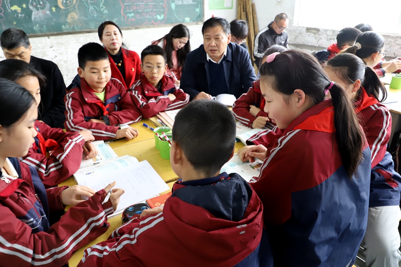 麻家渡镇中心学校：推门听课观常态 深耕细研促成长