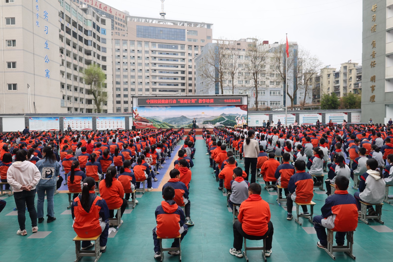 县实验小学：“雏鹰计划”守护学生心灵之窗