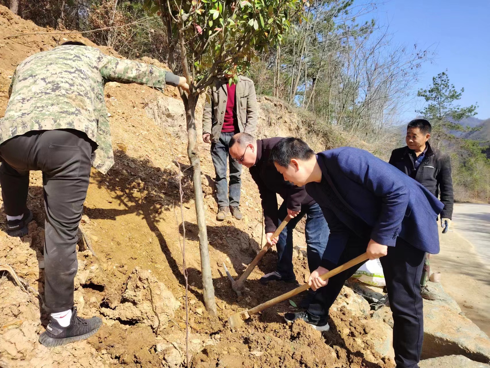 楼台乡：落实驻村职责 美化人居环境