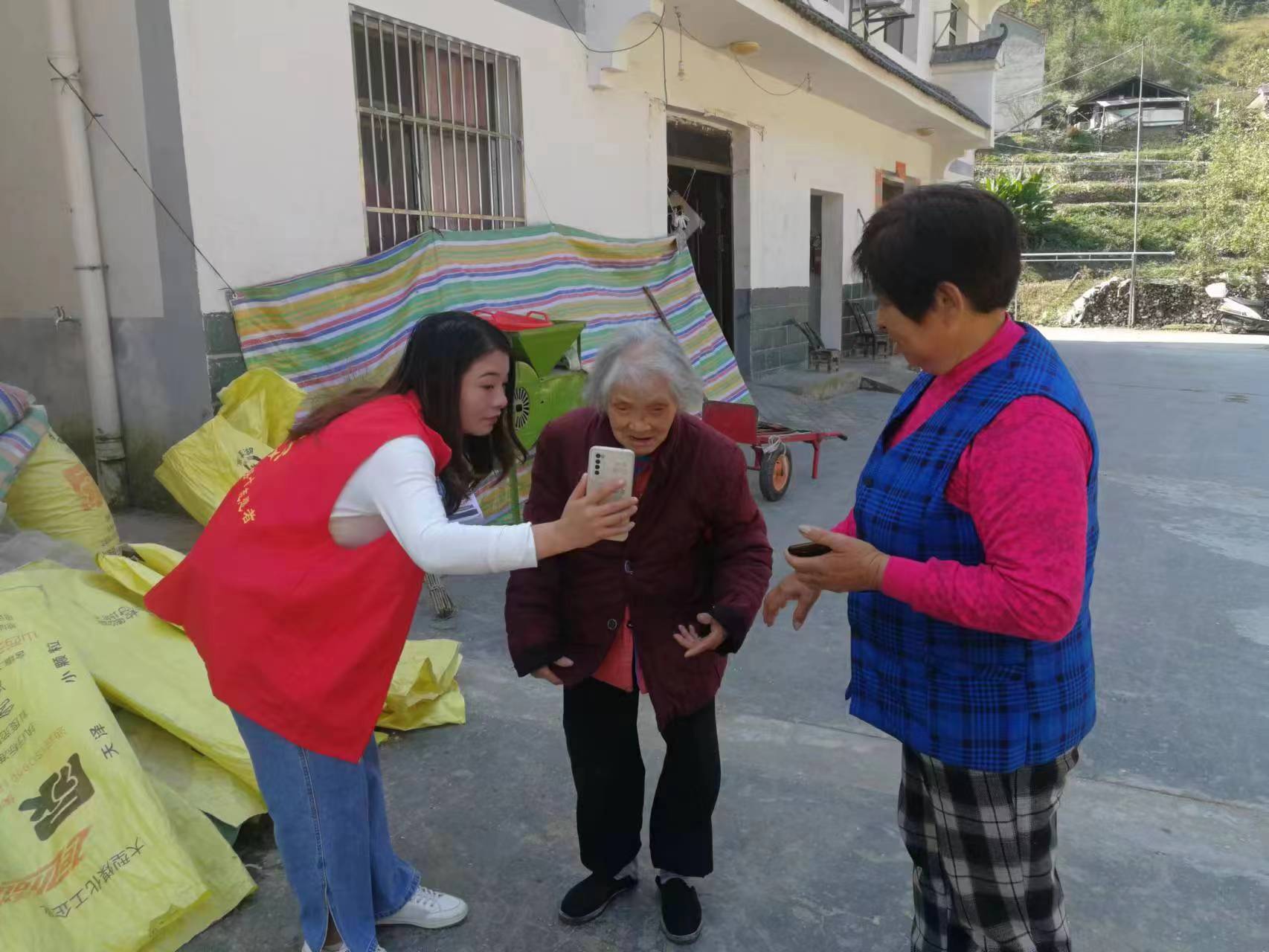 县人社局：优化社保服务“软环境”  提升社保服务“硬实力”