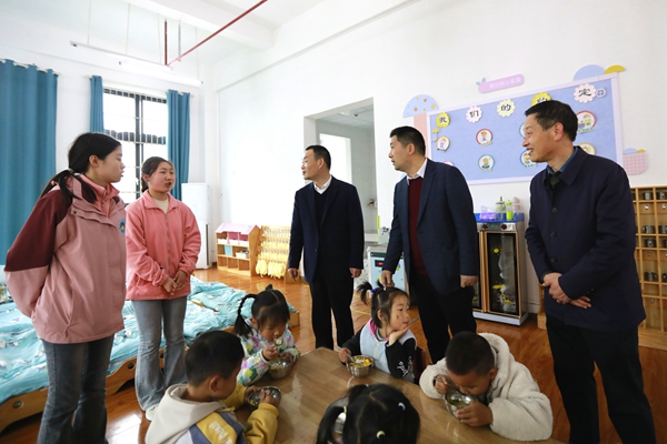 县教育局调研宝丰镇学校规划及办学情况