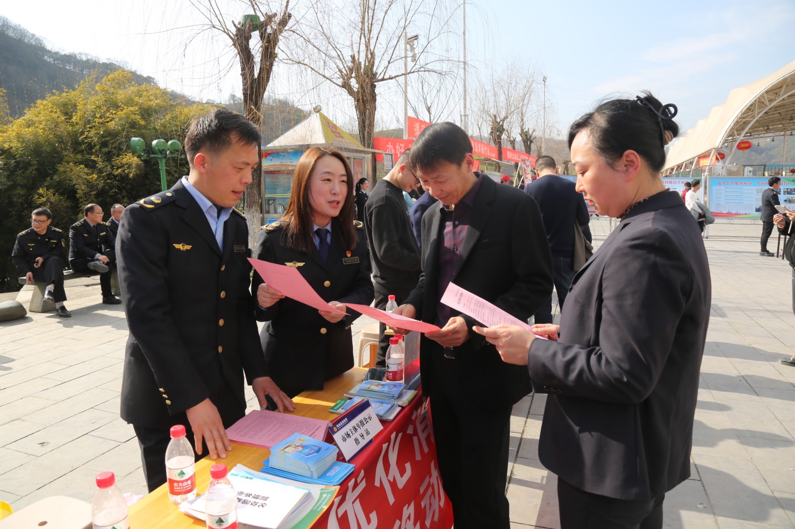 县市场监管局多举措推进企业年报工作