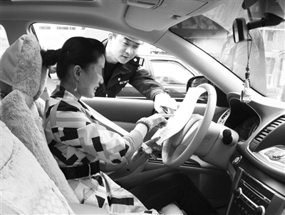 五月一日起 20种交通违法不再罚款