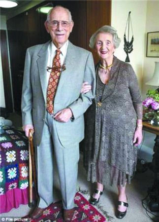 一见钟情 97岁的他和87岁的她结婚了