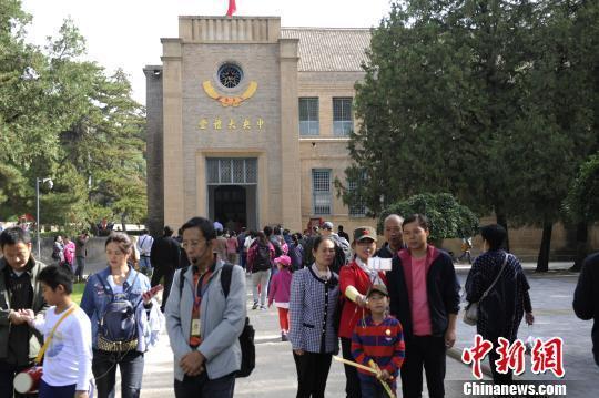 国庆长假5天中国旅游消费超4千亿 返程高峰启动
