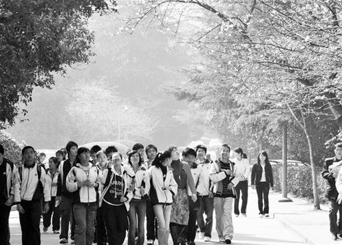 湖北中小学有望“一年四假” 孩子开心家长顾虑