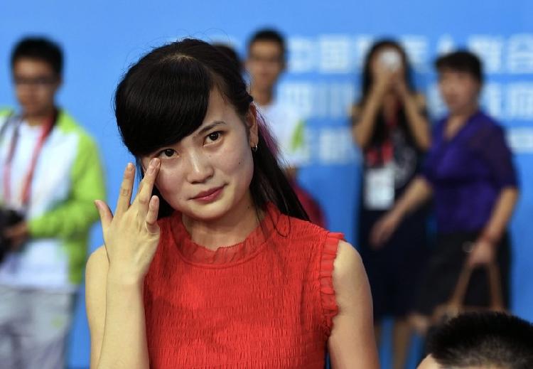 北川无腿青年百米卷轴写超千首情诗感动女方父母扭转爱情