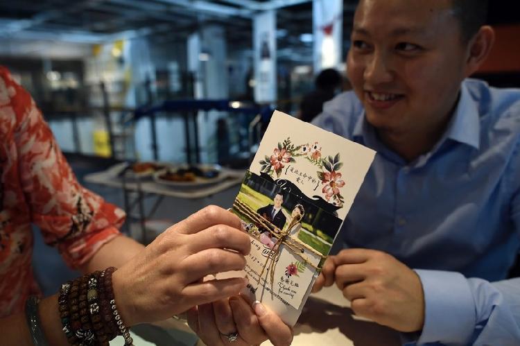 北川无腿青年百米卷轴写超千首情诗感动女方父母扭转爱情