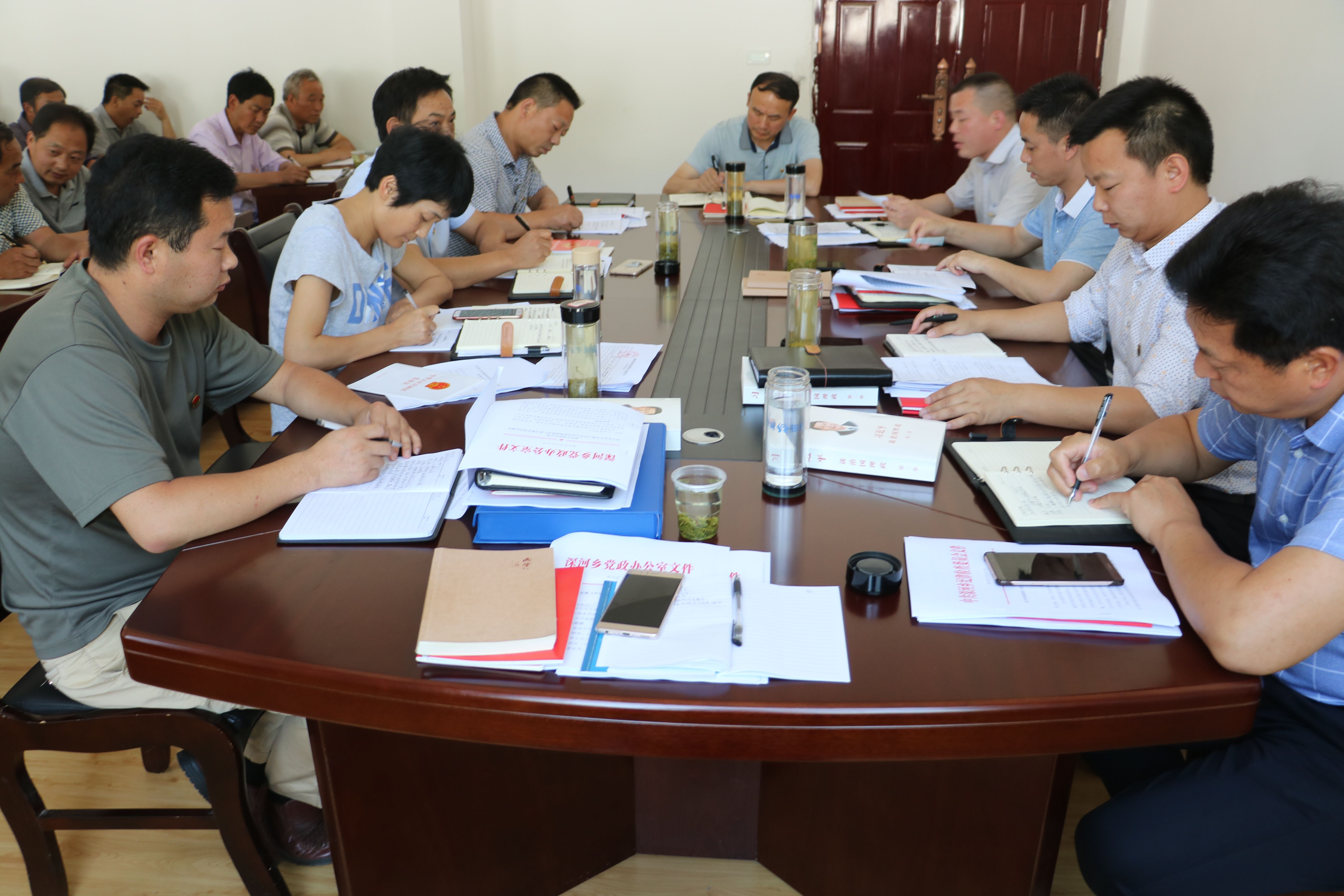 1528441756283579.jpg 中心组学习.jpg