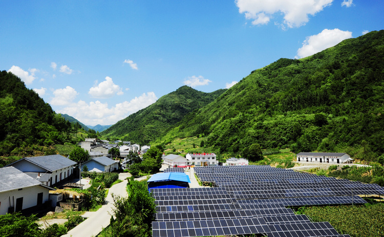 光伏發電綠色能源到村鎮（攝影：袁平凡）.jpg